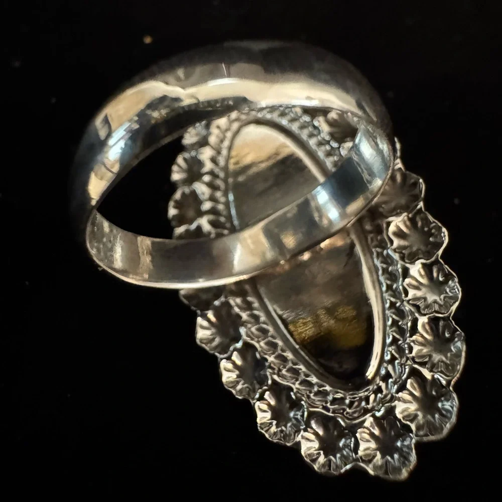 Sterling Silver and genuine kingman Turquoise Oval‎ ring